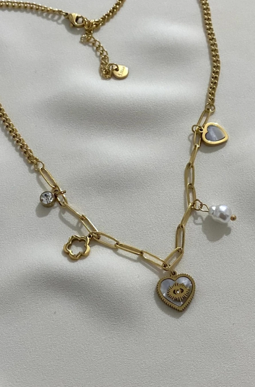 Kalpli Charm Detaylı Altın Renk Kararmaz Çelik Kolye