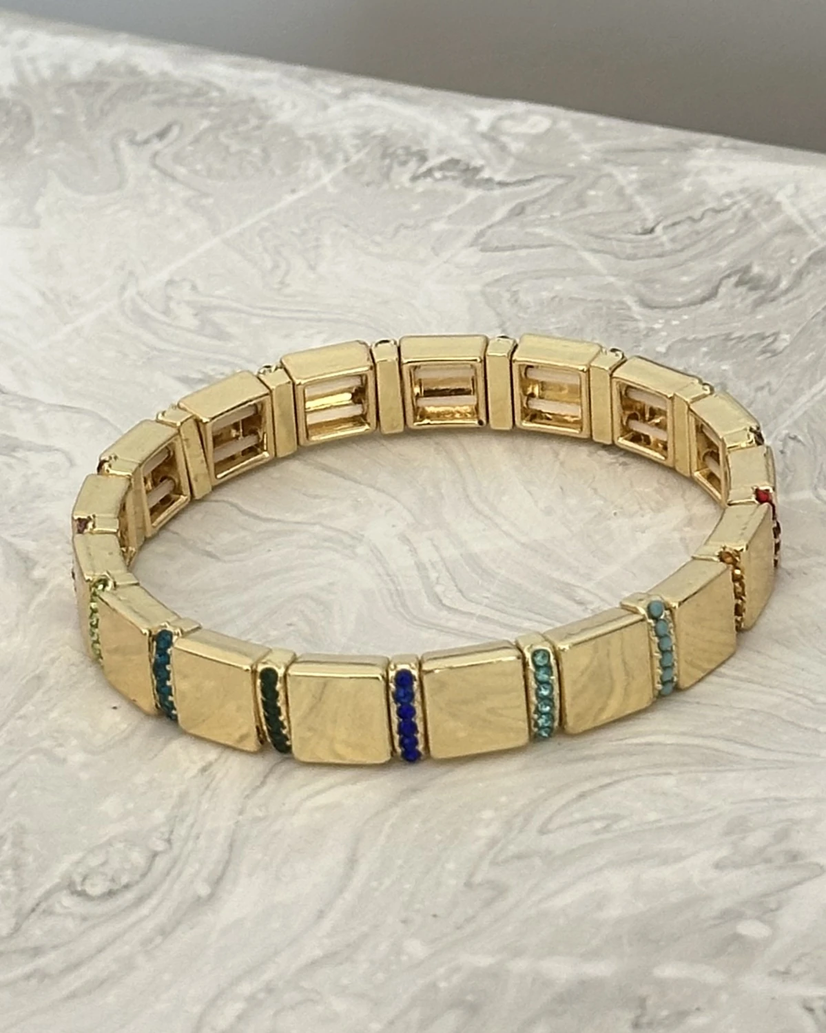 Rainbow Luxe – Renkli Taşlı Gold Bilezik