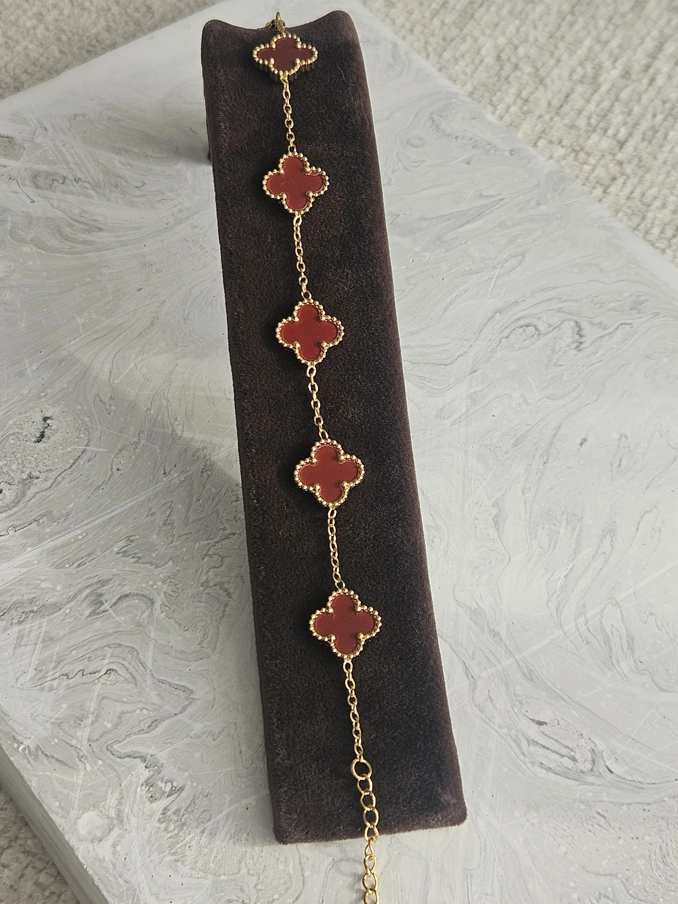 VANCLEFF MODEL YONCALI KARARMAZ ÇELİK BORDO RENKLİ BİLEKLİK