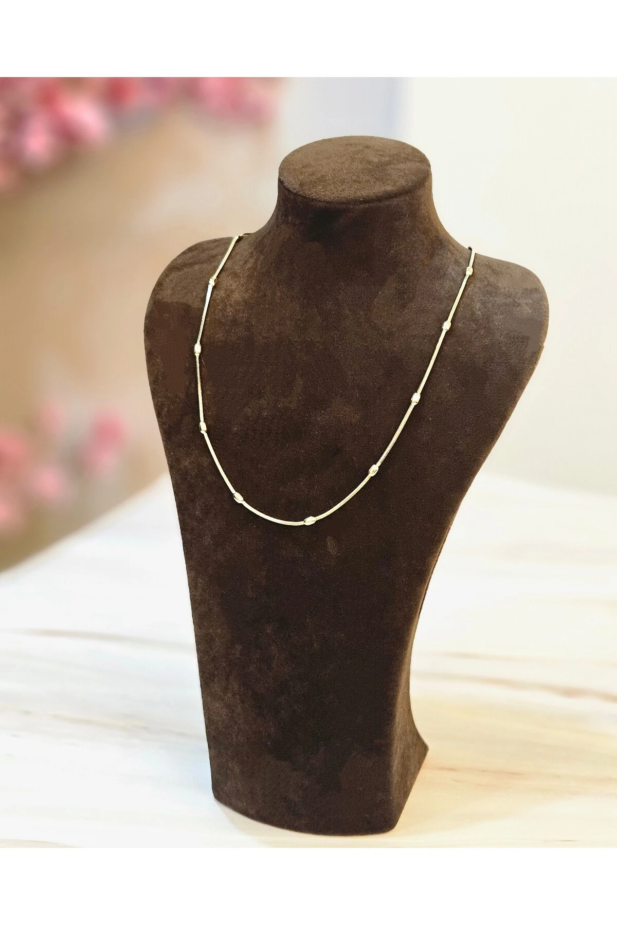 Minimal Topçuk Detaylı Kararmayan Çelik Kolye – Altın Renk Paslanmaz Çelik