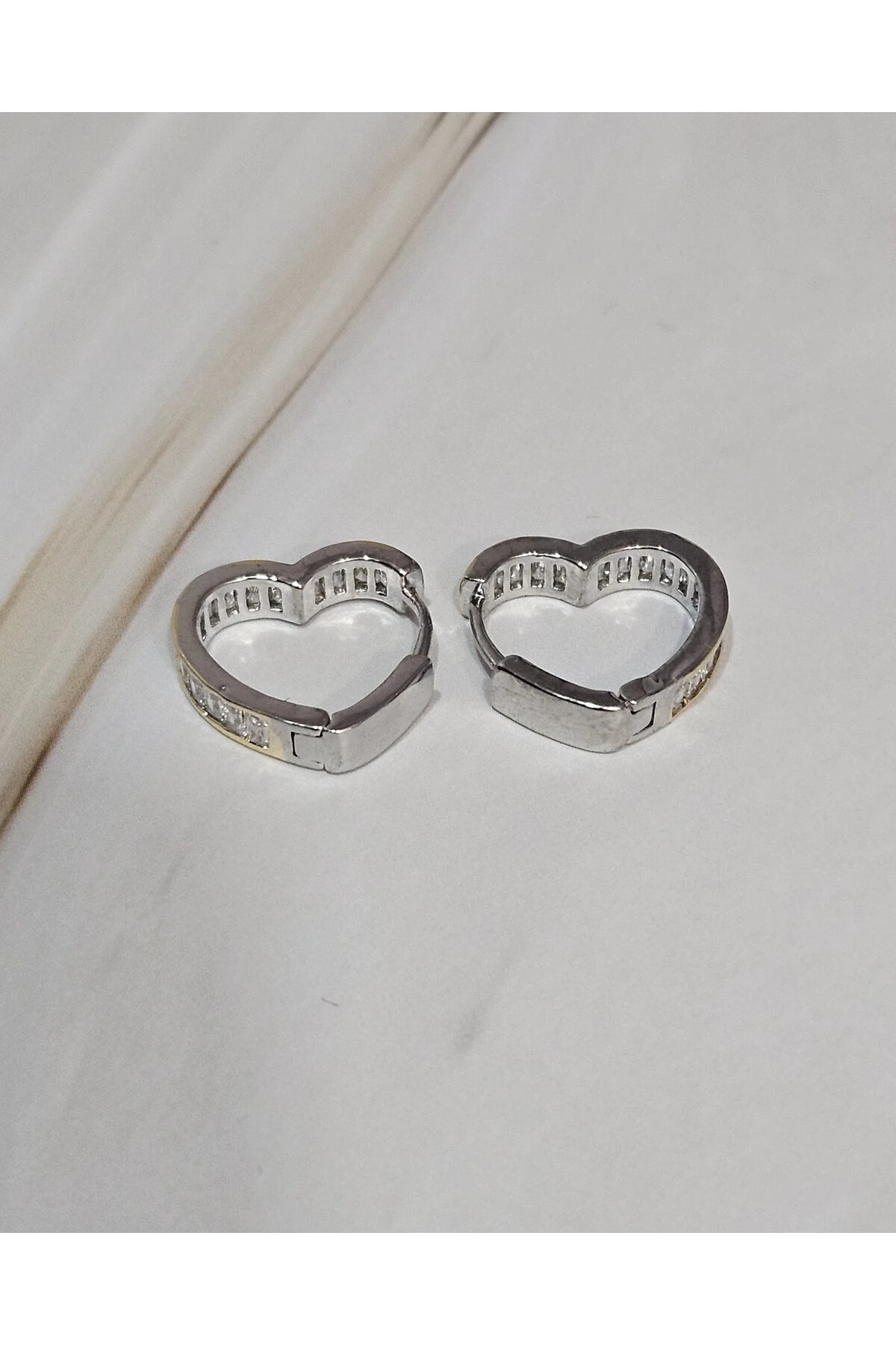 2’li Kararmayan Çelik Küpe Seti – Altın Renk, Kalp & Halka Taşlı