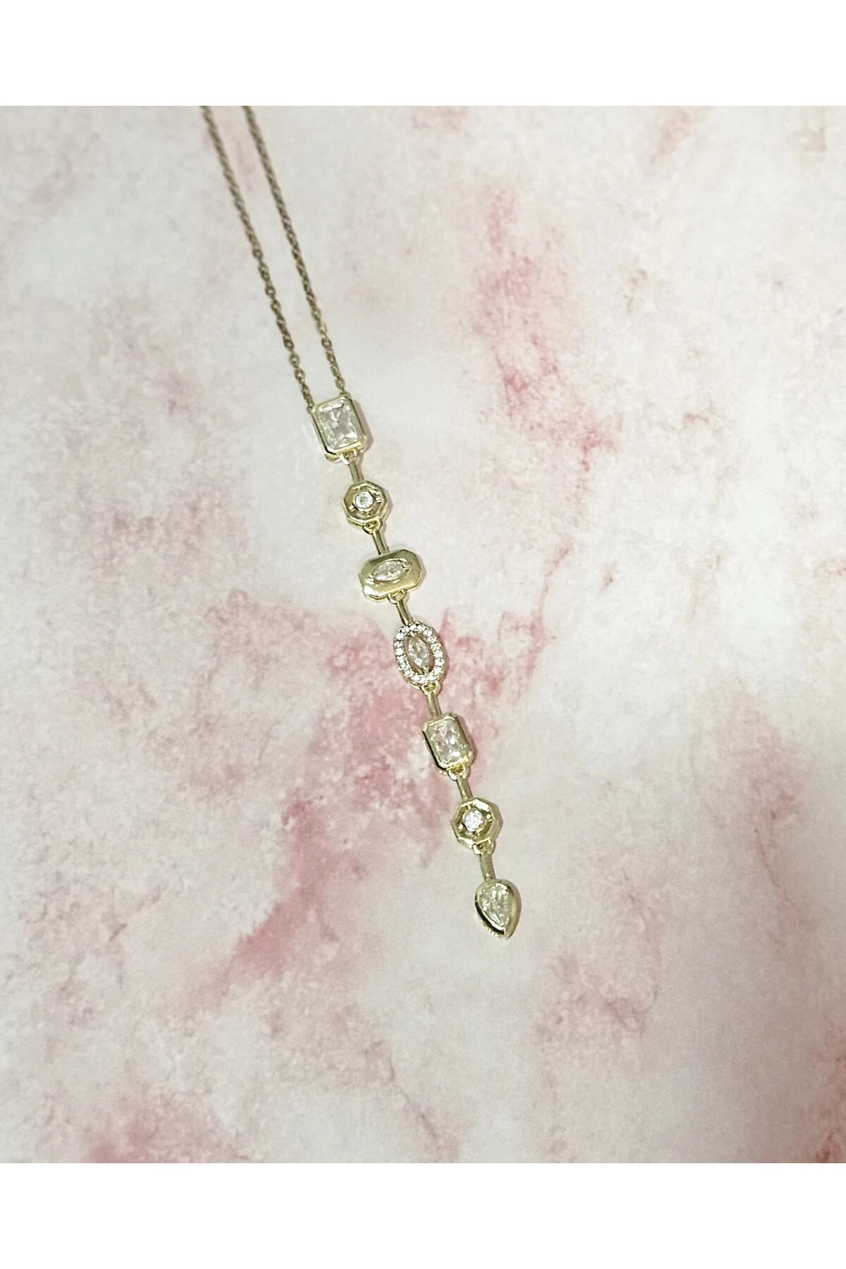 7 Element Beyaz Taşlı Kararmayan Çelik Kolye – Altın Renk Paslanmaz Çelik