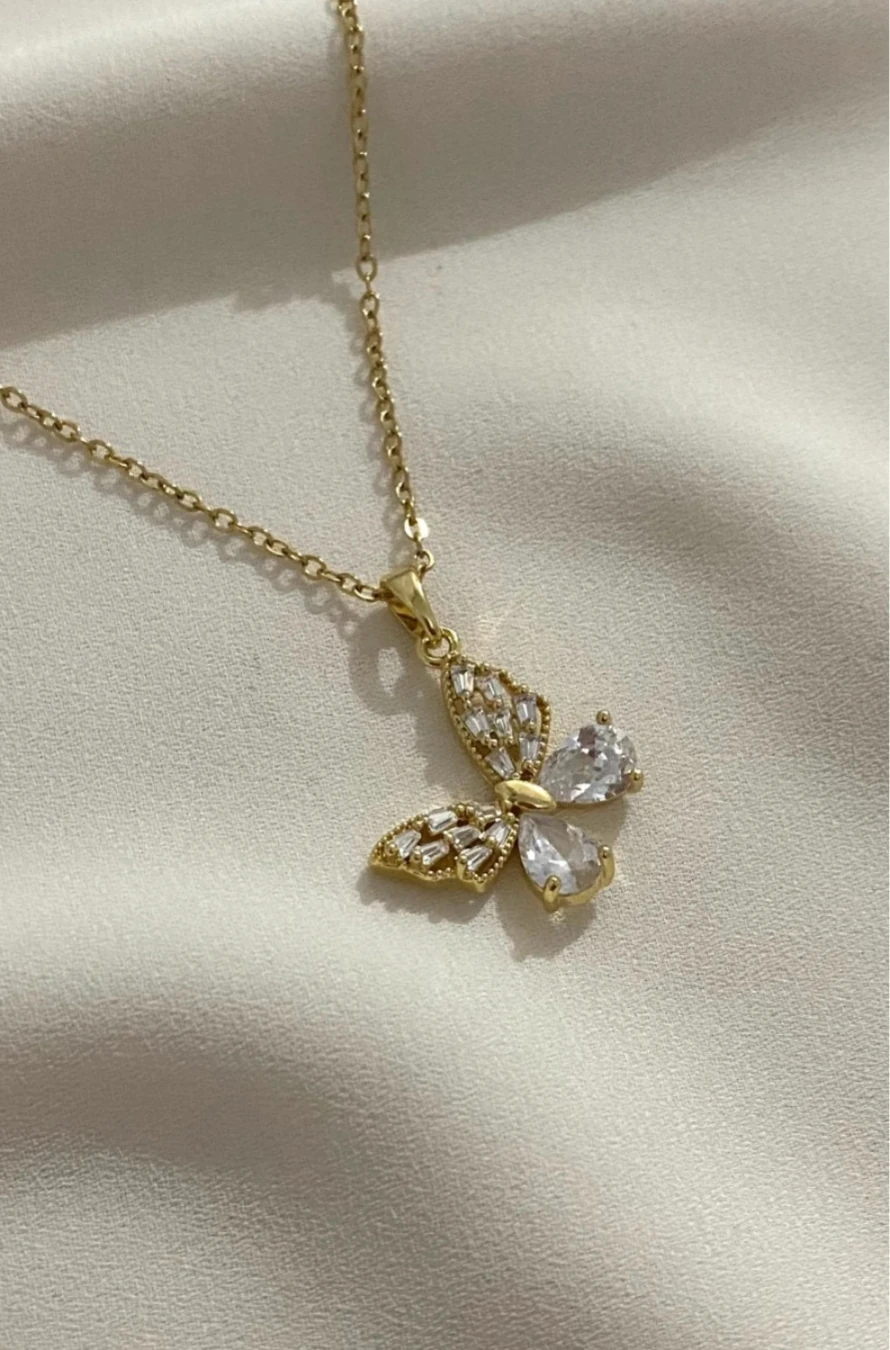 Taşlı Kelebek Kararmaz Çelik Altın Renkli Kolye