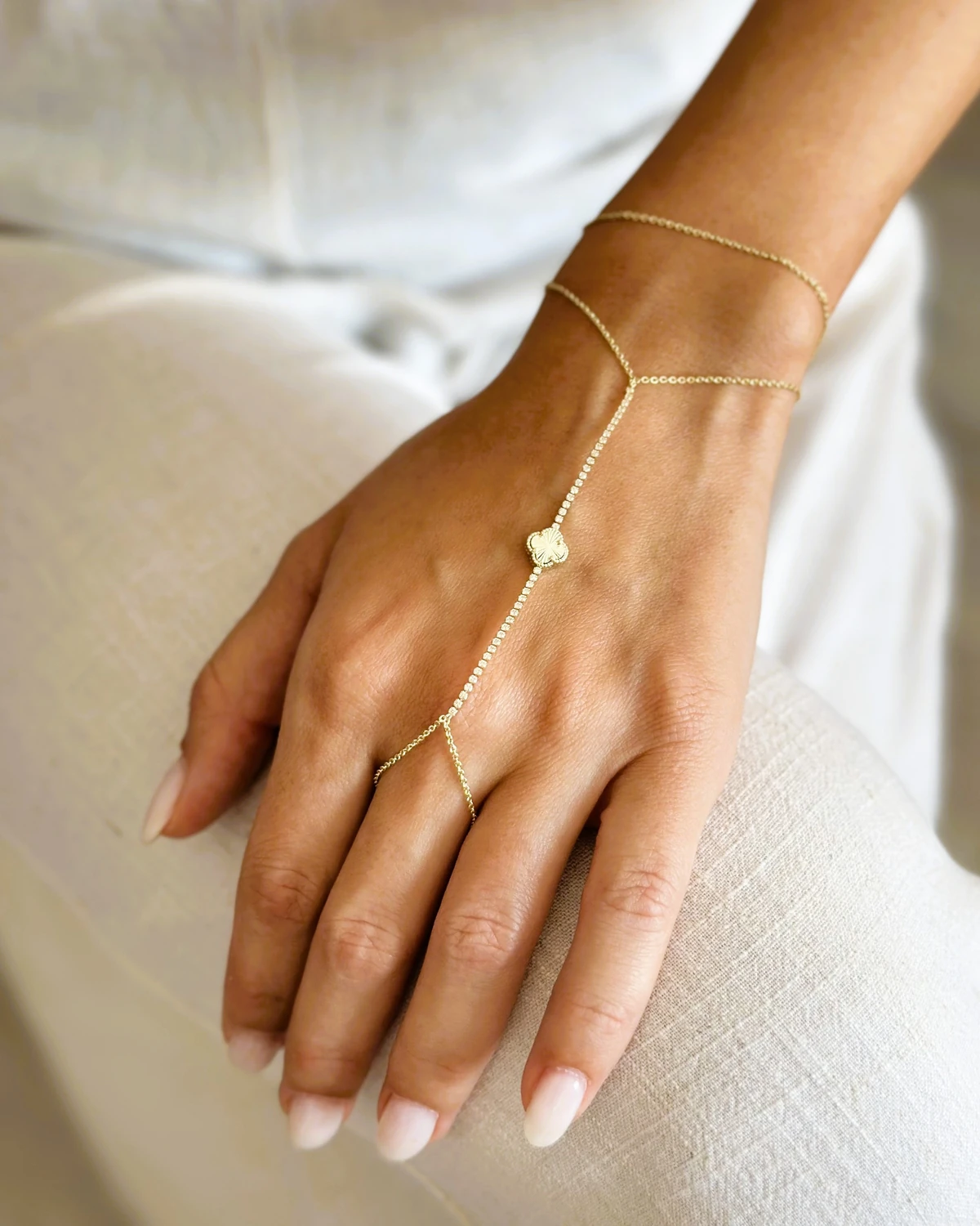 Glowy Clover - Yonca şahmeran