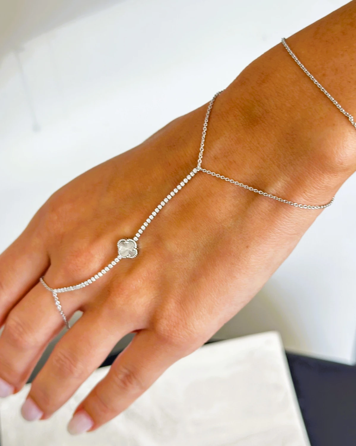 Glowy Clover Silver - Yonca Şahmeran