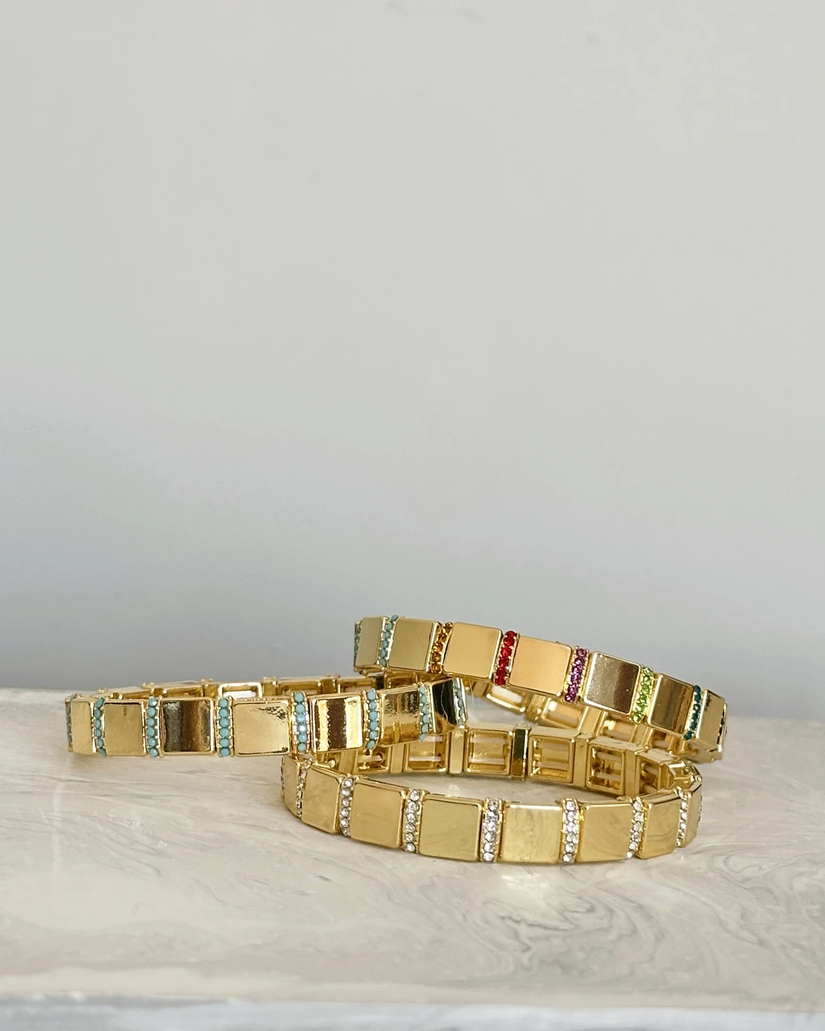 Rainbow Luxe – Renkli Taşlı Gold Bilezik