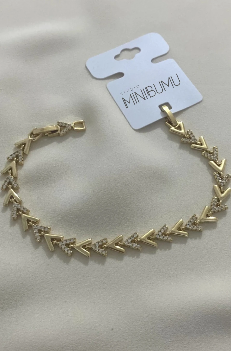 ÜÇGEN ŞEKİLLİ KARARMAZ ÇELİK ALTIN RENKLİ BİLEKLİK