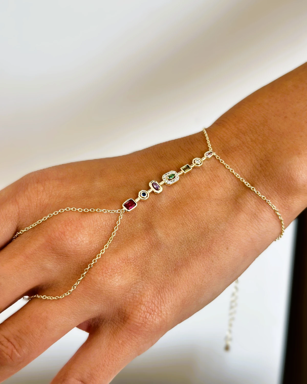 Aurora Stones - Renkli Taşlı Şahmeran