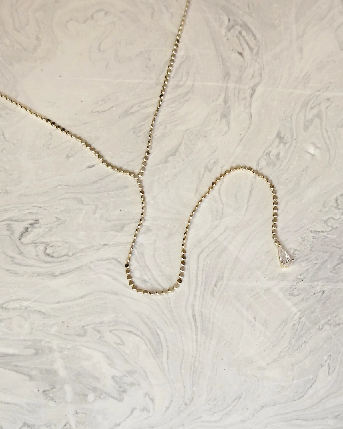 Starlit Drop – Ucu Taş Detaylı Y Kolye