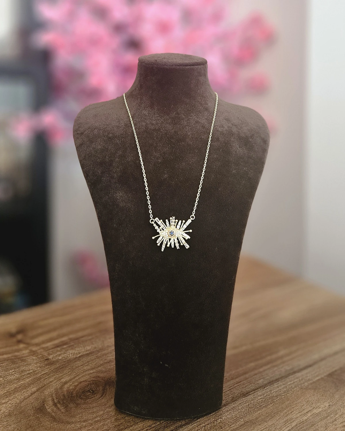 Sunburst Eye – Işıltılı Nazar Motifli Altın Rengi Kolye