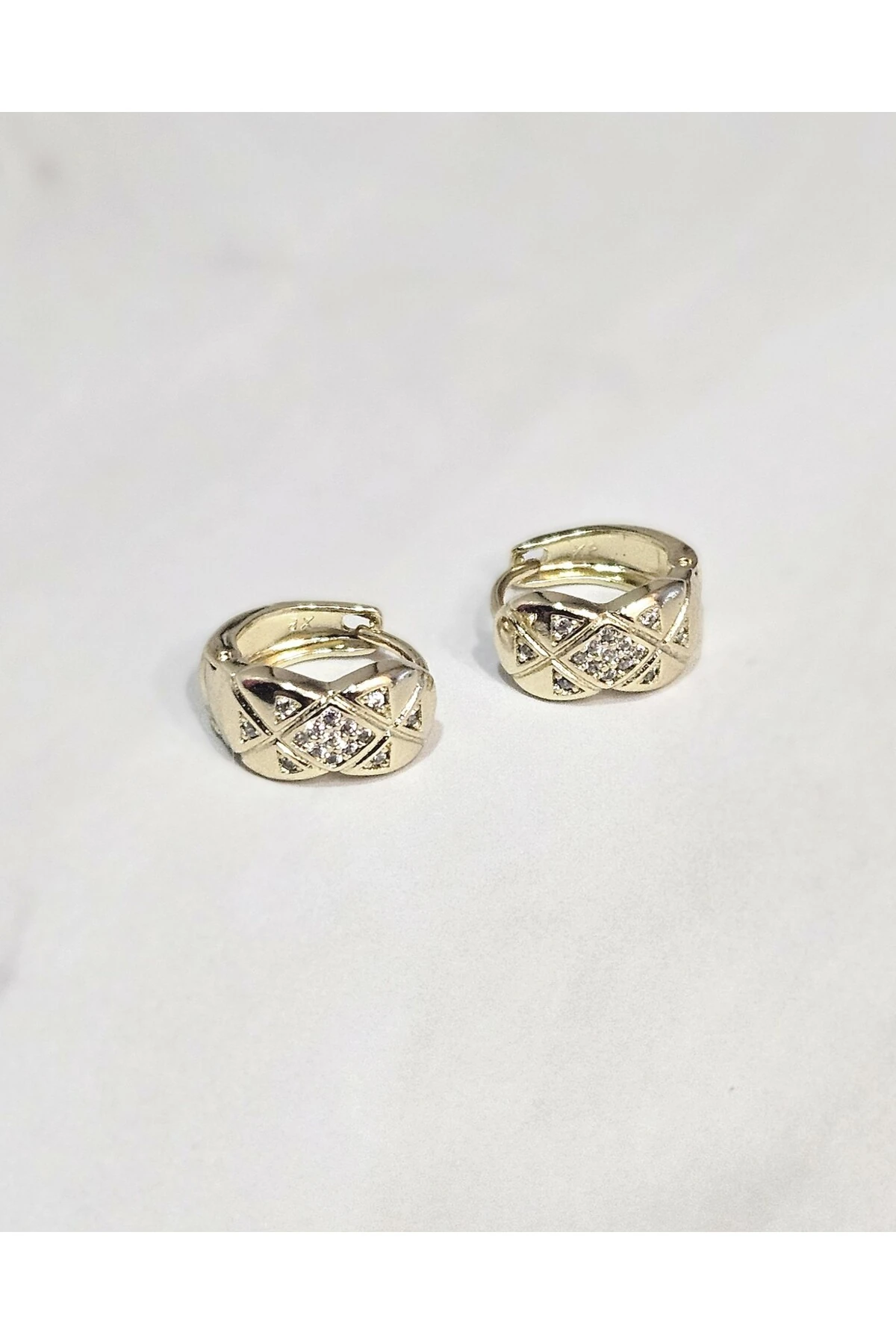 2’li Kararmayan Çelik Halka Küpe Seti – Altın Renk, Taş Detaylı