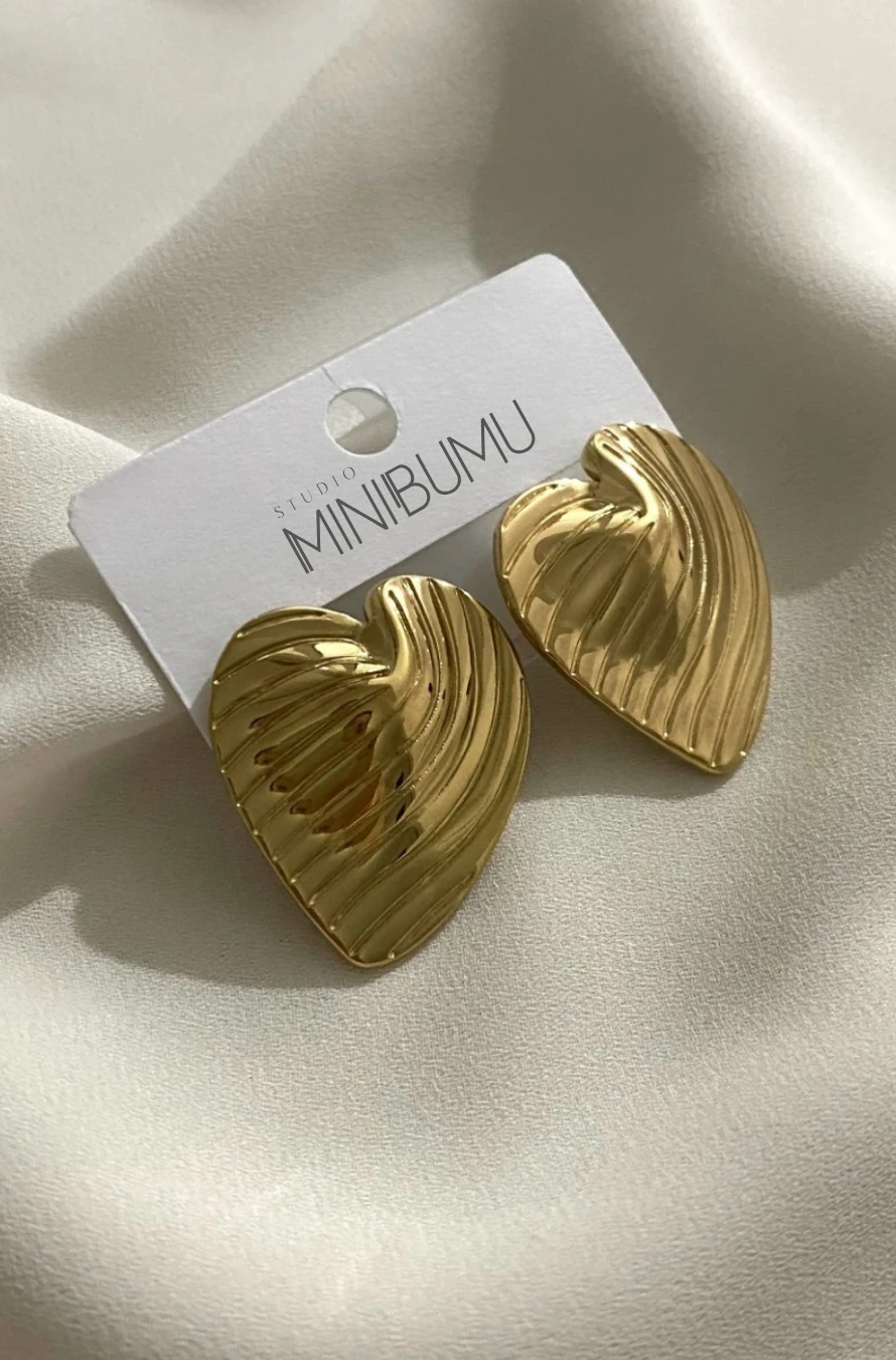 Kalp Plaka Kararmaz Çelik Altın Renkli Küpe