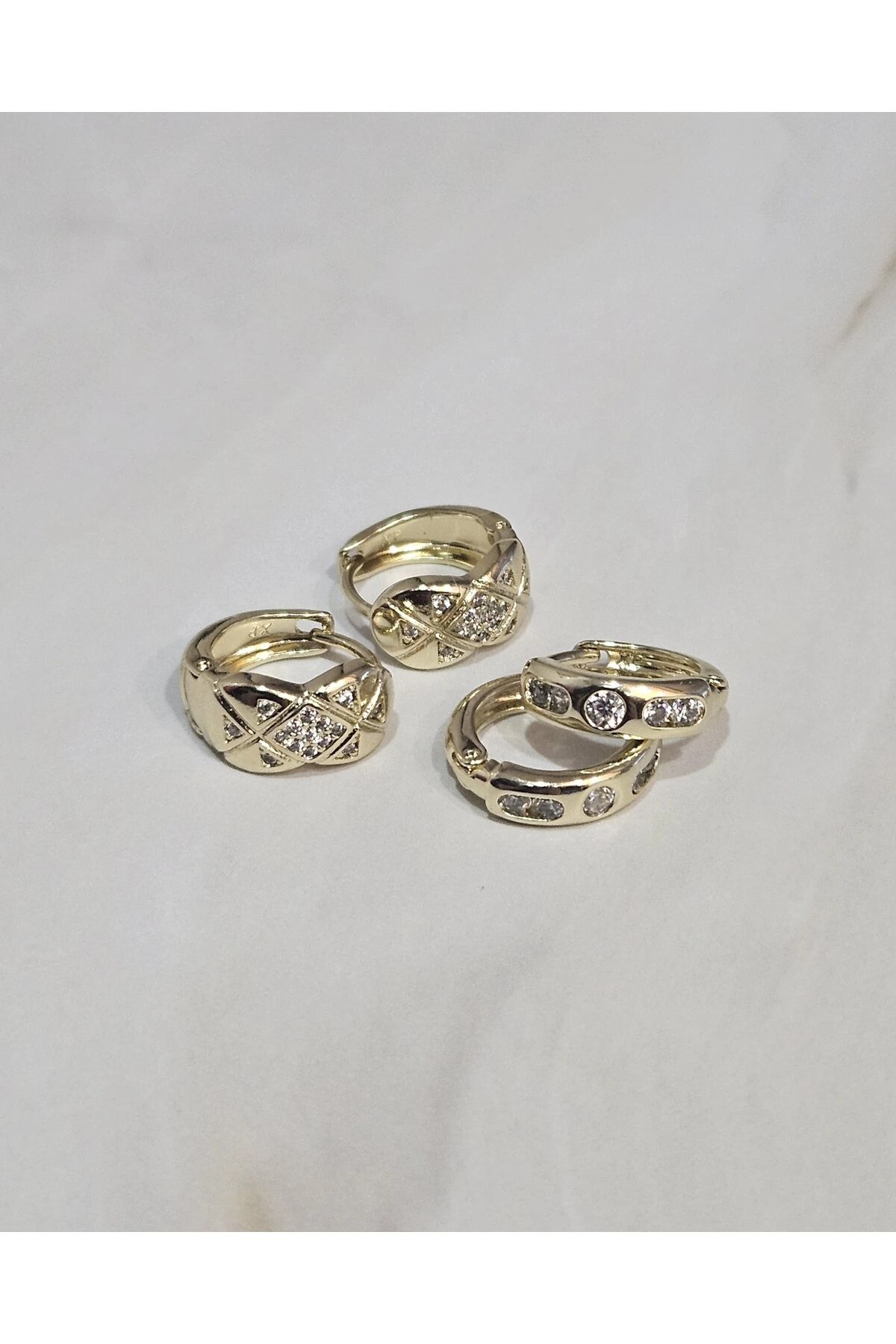 2’li Kararmayan Çelik Halka Küpe Seti – Altın Renk, Taş Detaylı