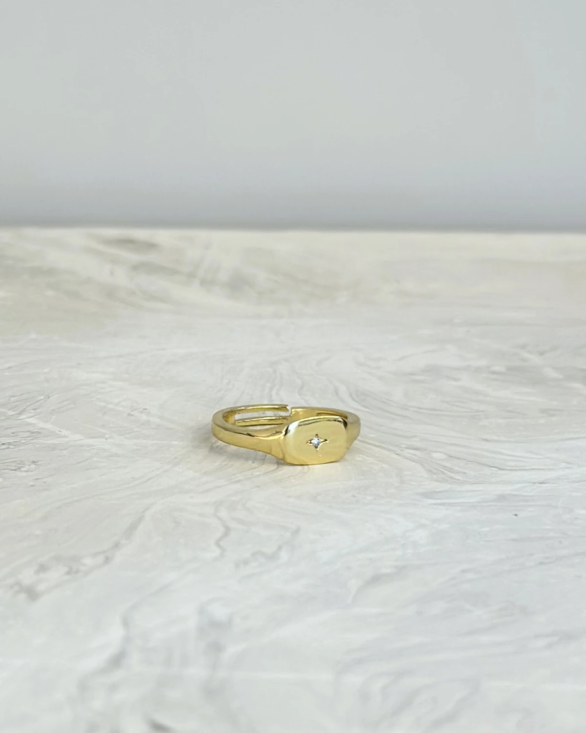 Minimal Star – Ayarlanabilir Tek Taş Detaylı Yüzük