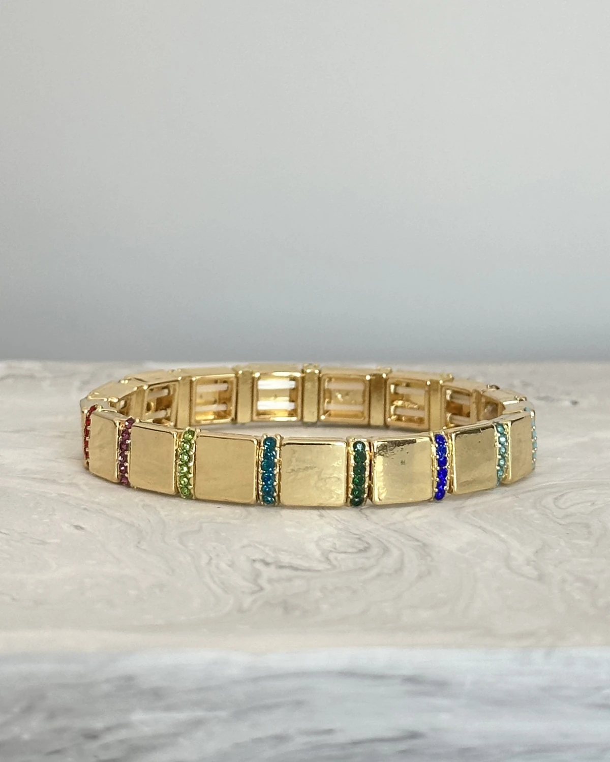 Rainbow Luxe – Renkli Taşlı Gold Bilezik