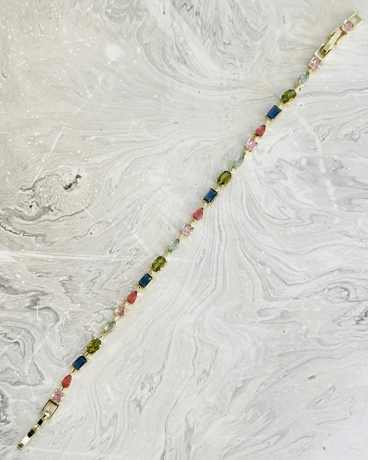 Candy Glow – Renkli Taşlı Zincir Bileklik