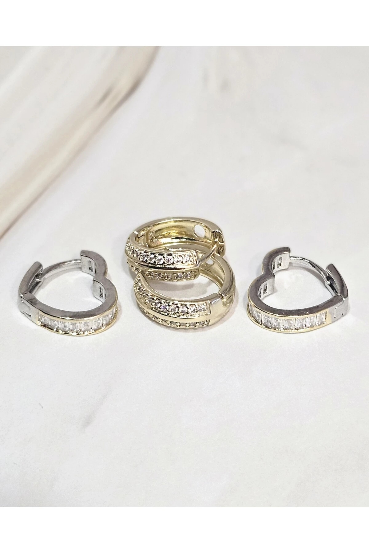 2’li Kararmayan Çelik Küpe Seti – Altın Renk, Kalp & Halka Taşlı