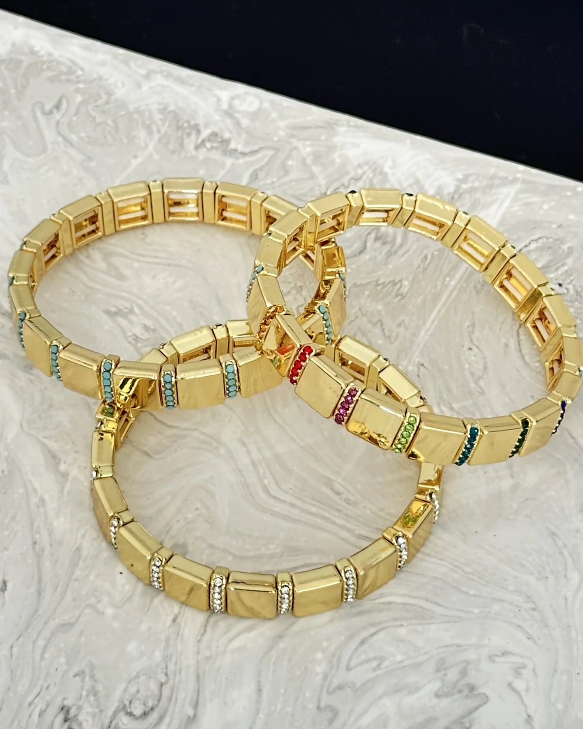 Rainbow Luxe – Renkli Taşlı Gold Bilezik