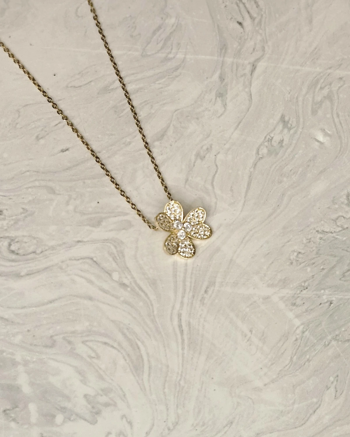 Lucky Bloom - Taşlı Yonca Kolye