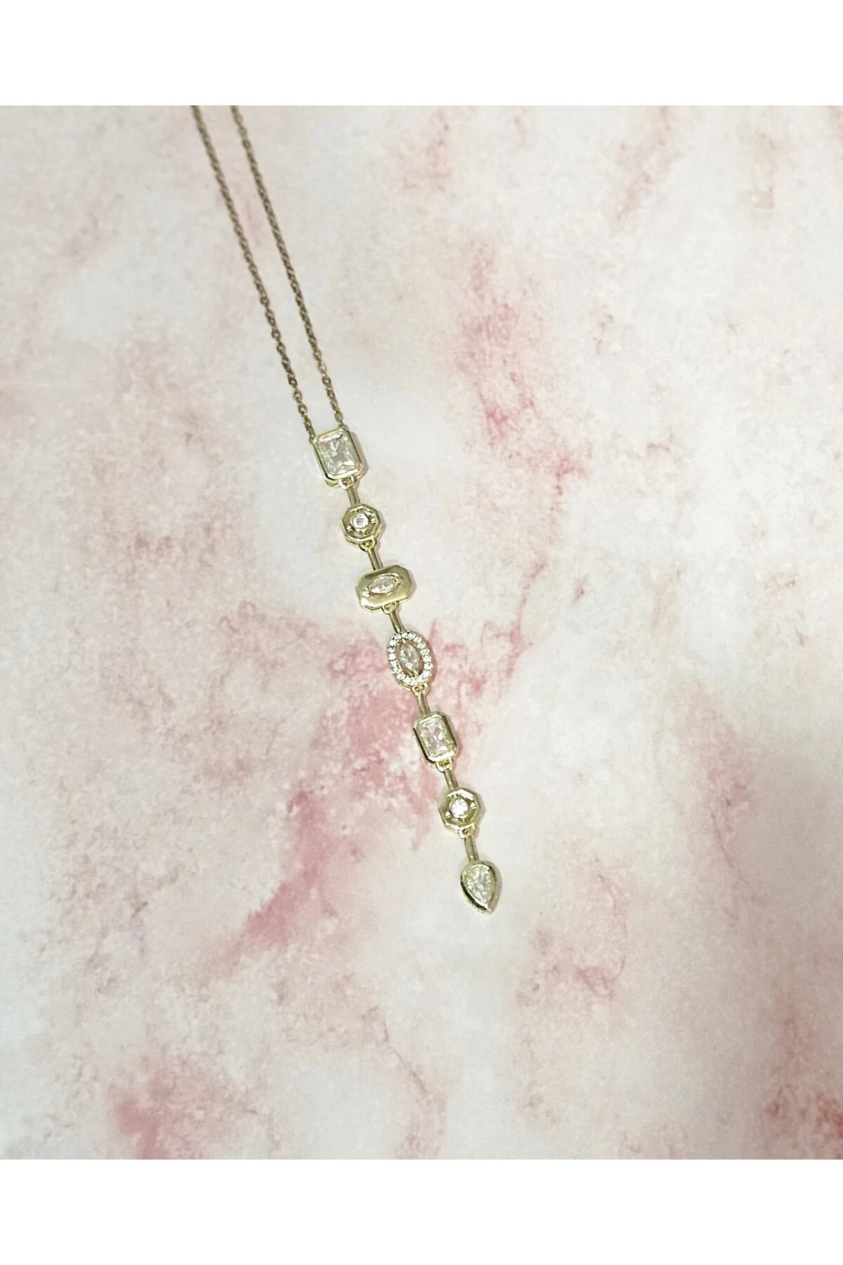 7 Element Beyaz Taşlı Kararmayan Çelik Kolye – Altın Renk Paslanmaz Çelik