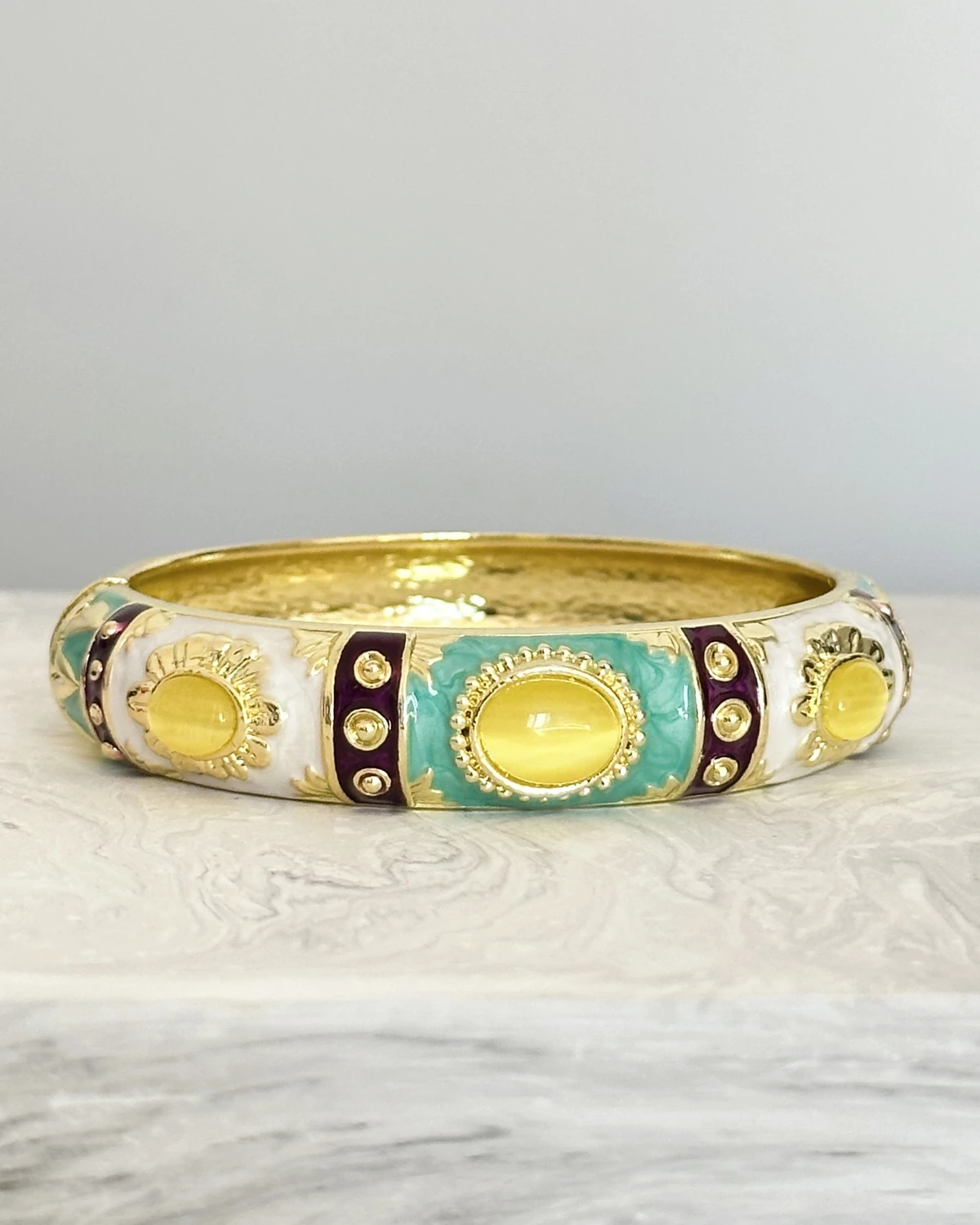 Majestic Gem – Renkli Taşlı Kelepçe Bileklik