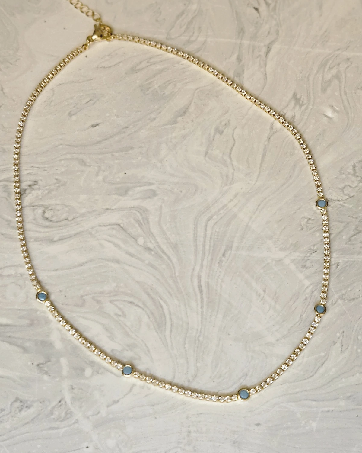 Azure Gleam – Mavi Mine Detaylı İnce Su Yolu Choker Kolye