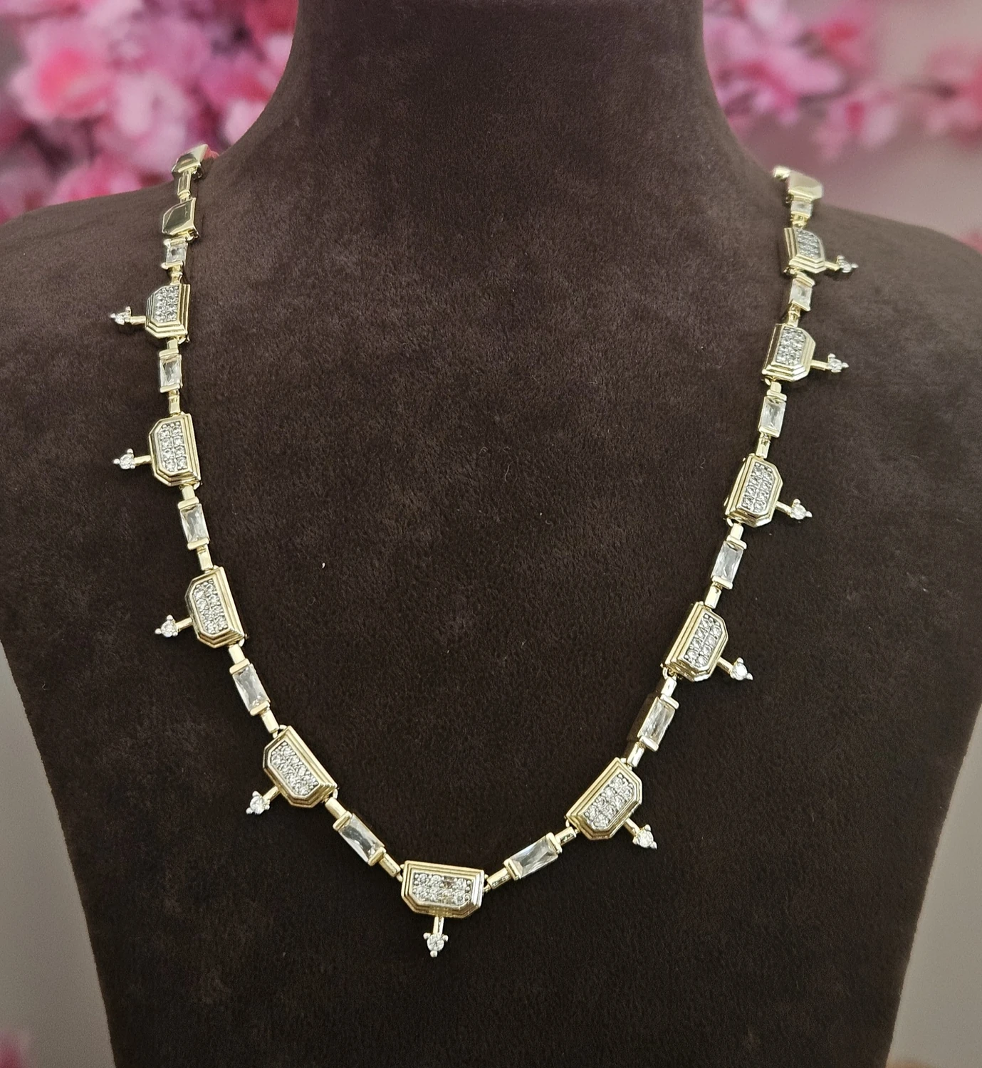 Arrow Charm - Taşlı Geometrik Statement Kolye