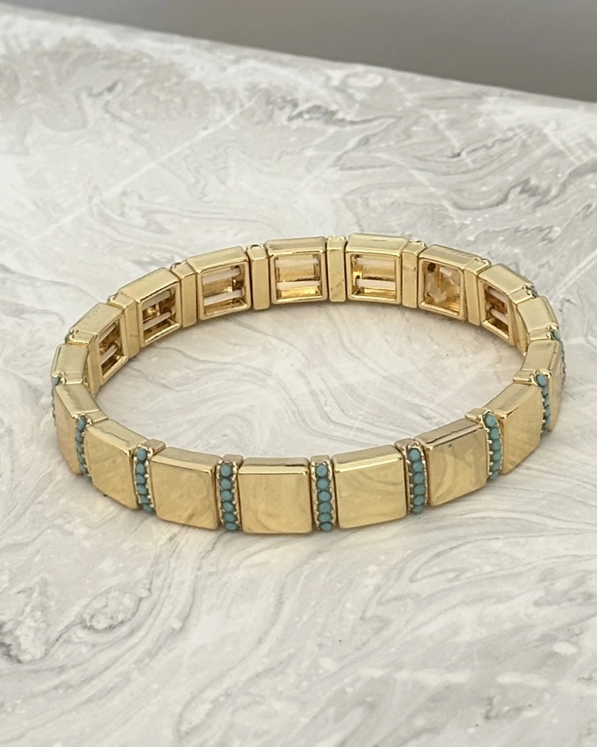 Turquoise Luxe – Turkuaz Taşlı Gold Kelepçe Bileklik