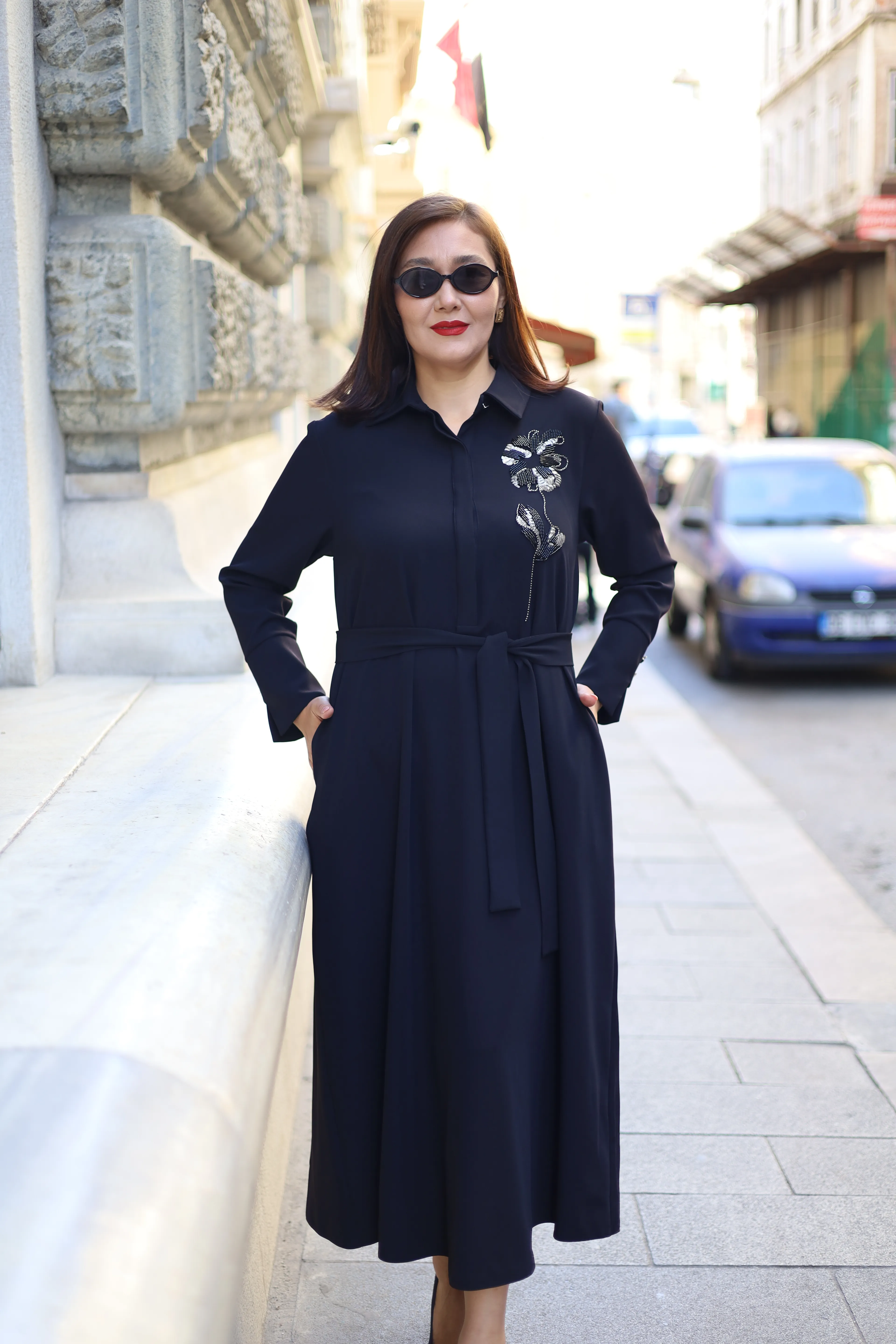 Fleur Desenli Nakış İşlemeli Kuşaklı Elbise 3263 - Siyah