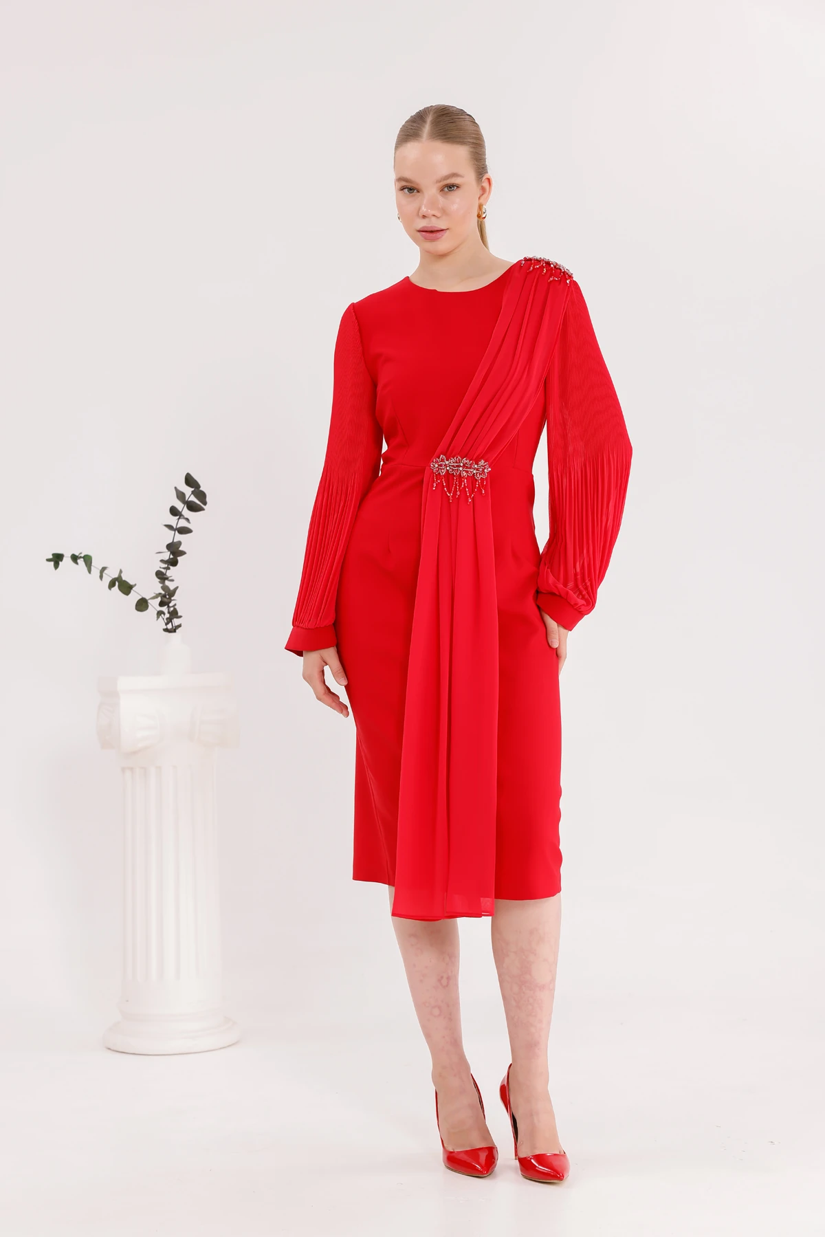 Femina Şifon Detaylı Aksesuarlı Elbise 9001