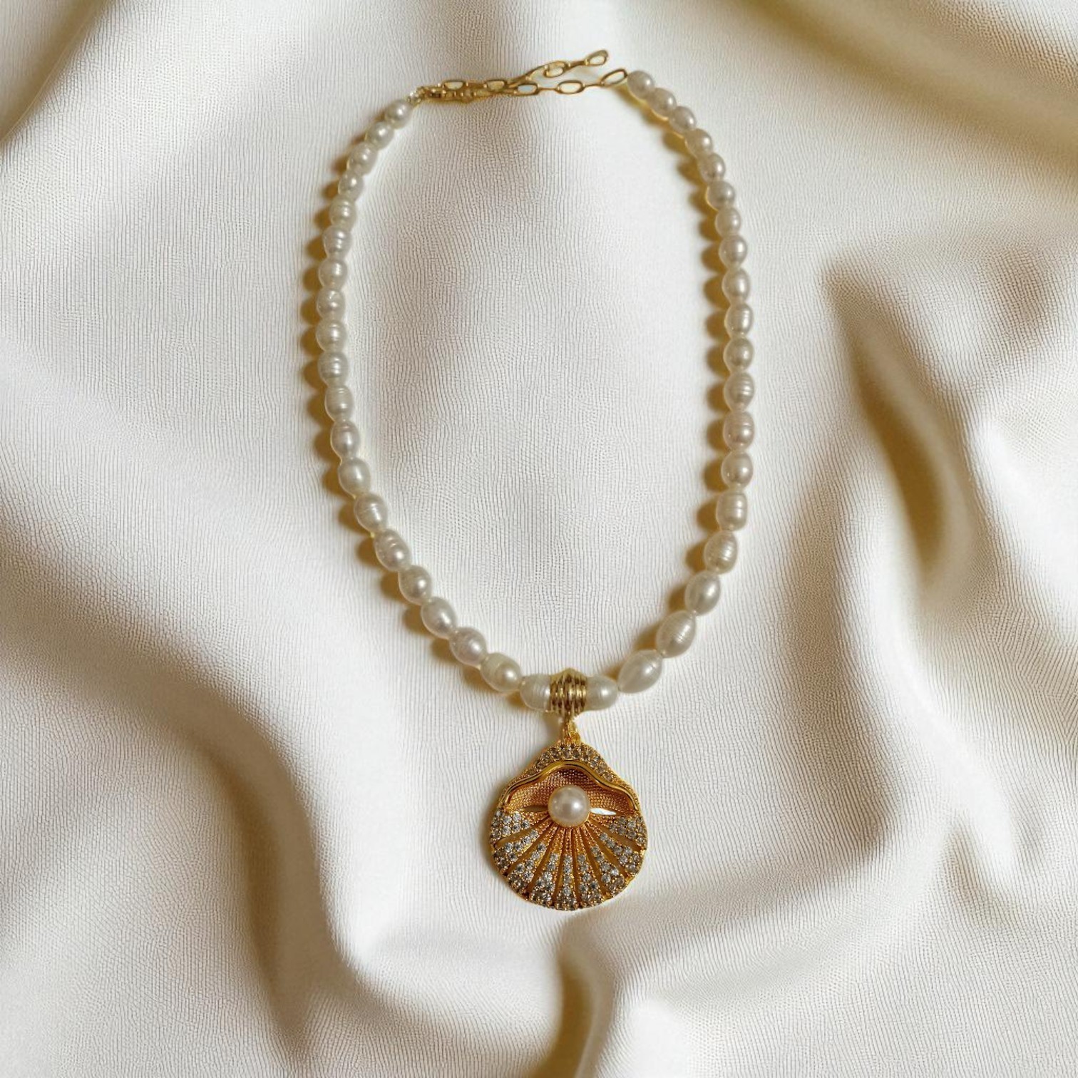 Gold-Plated Seashell Necklace with Pearls and Zircon Stones - White pearl