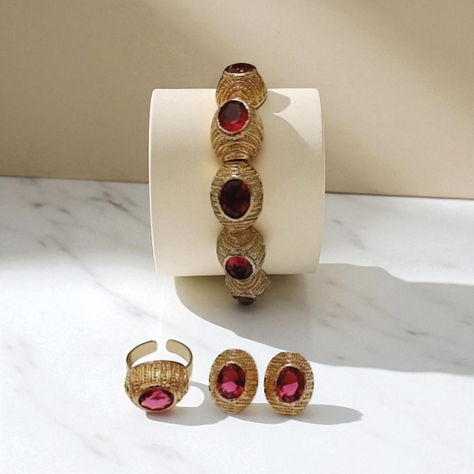 Altın Kaplamalı Güverseli Zirkon Taşlı Bombe Set - Fuşya