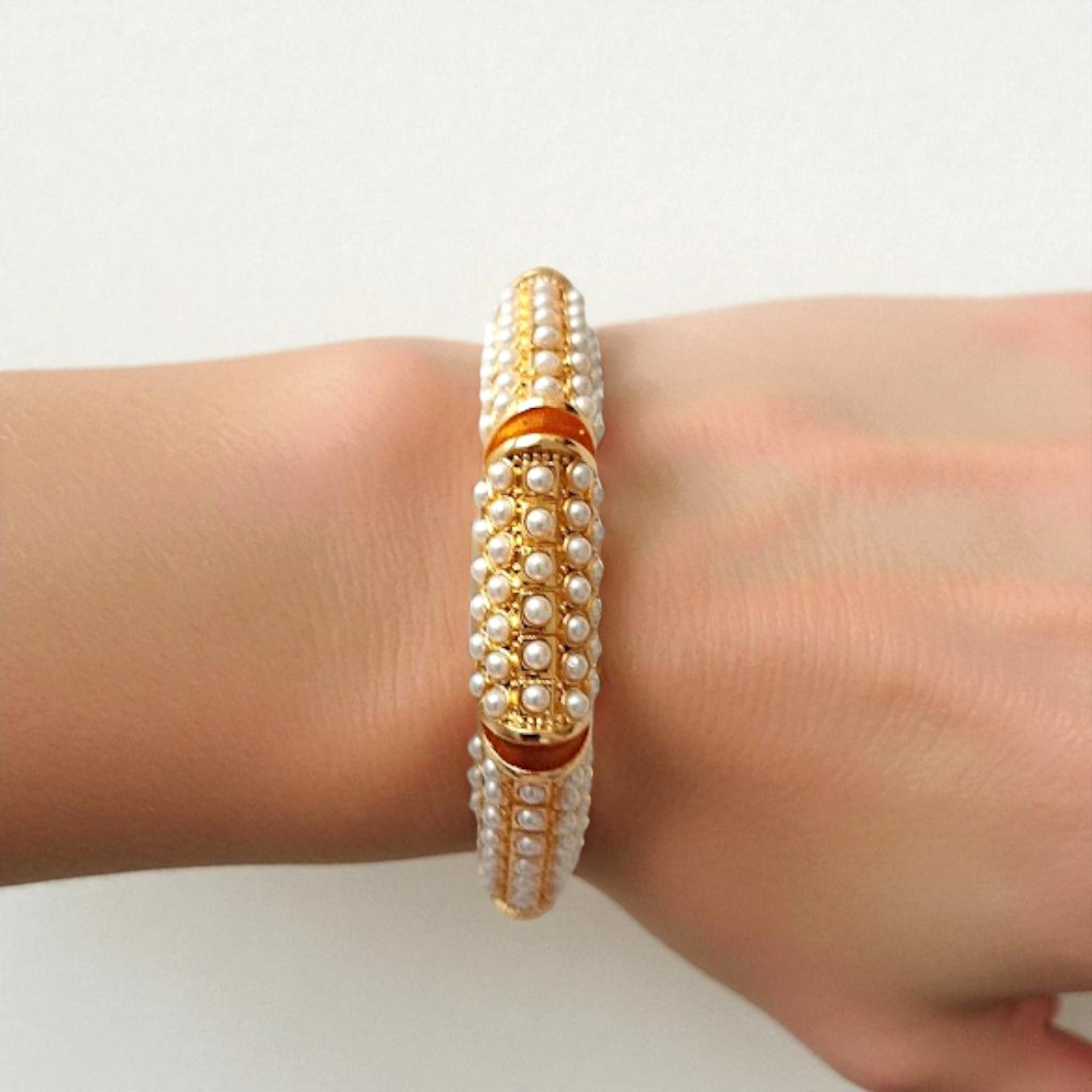 Bamboo Model Bracelet with Geometric Patterns and Pearl Details - White pearl