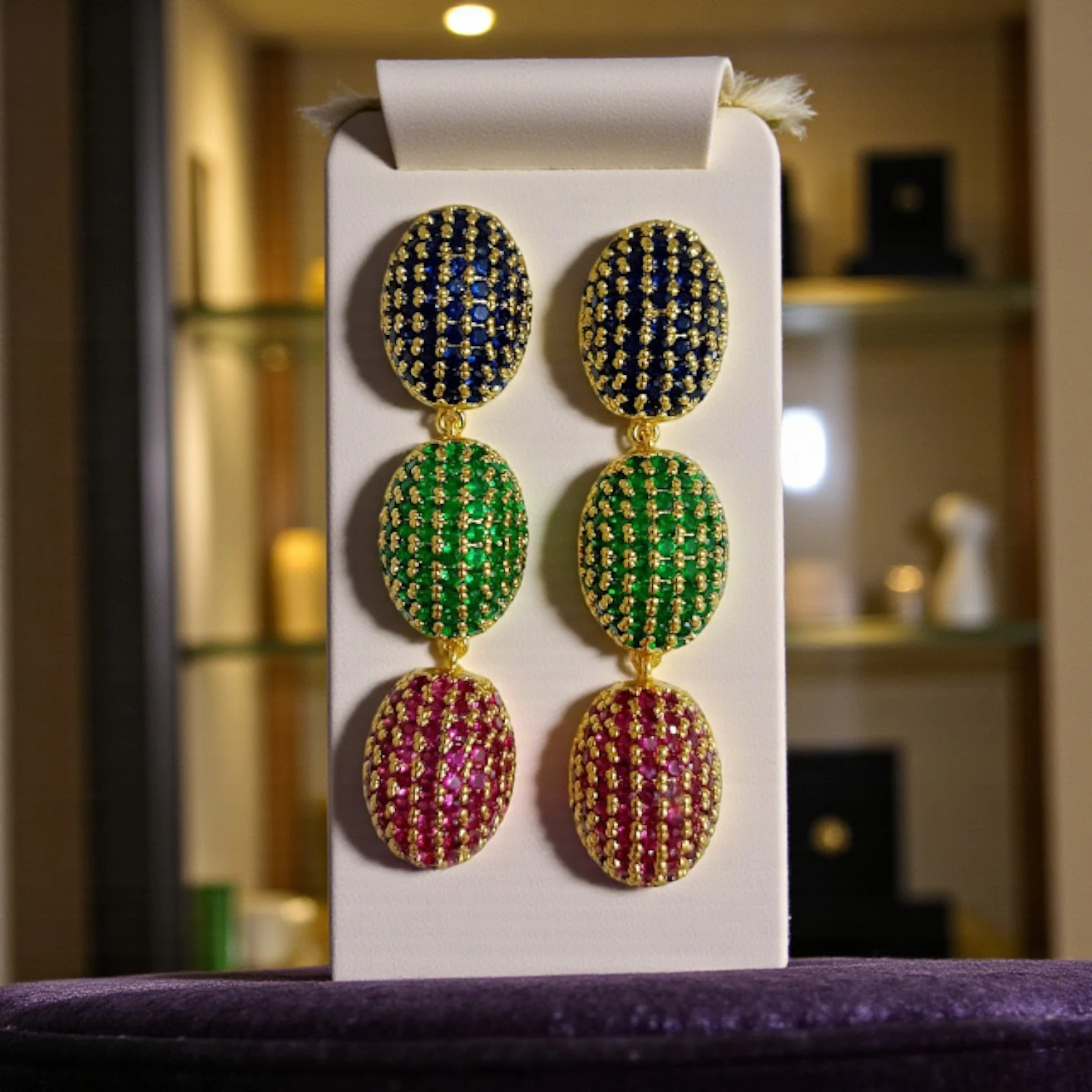 Altın Kplamalı Ful Zirkon Taşlı Bombe Küpe