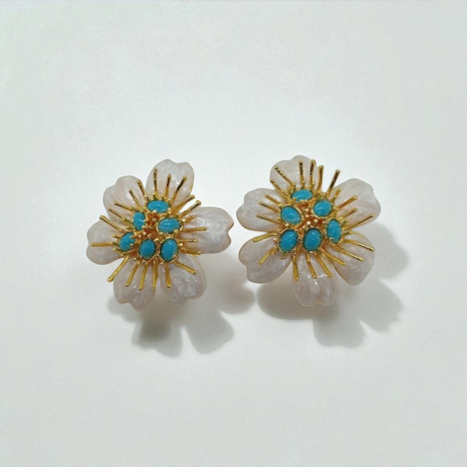 Gold Plated Enameled Flower Earrings - Beyaz