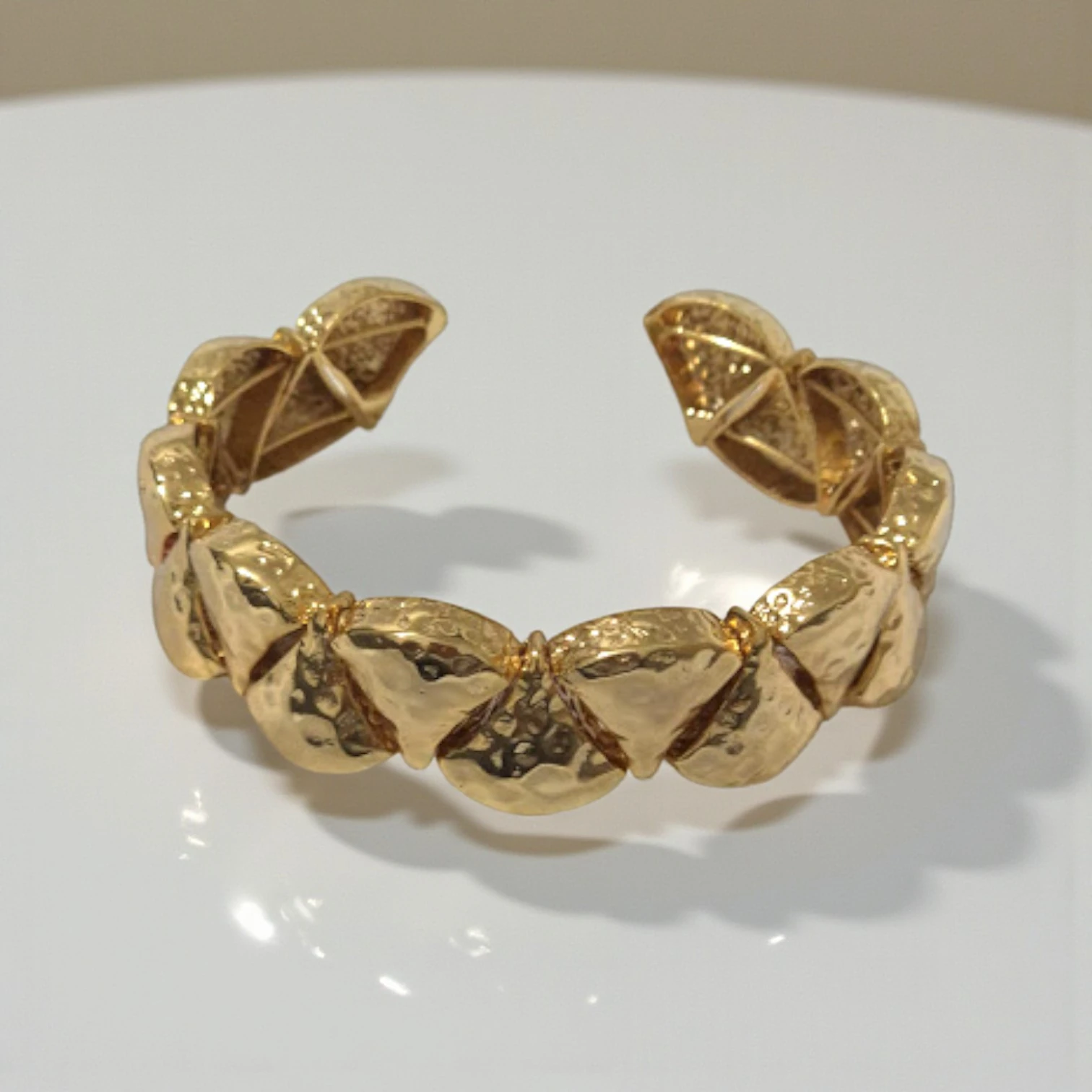 El Yapımı Altın Kaplama Dövgülü Üçgen Tasarım Bilezik