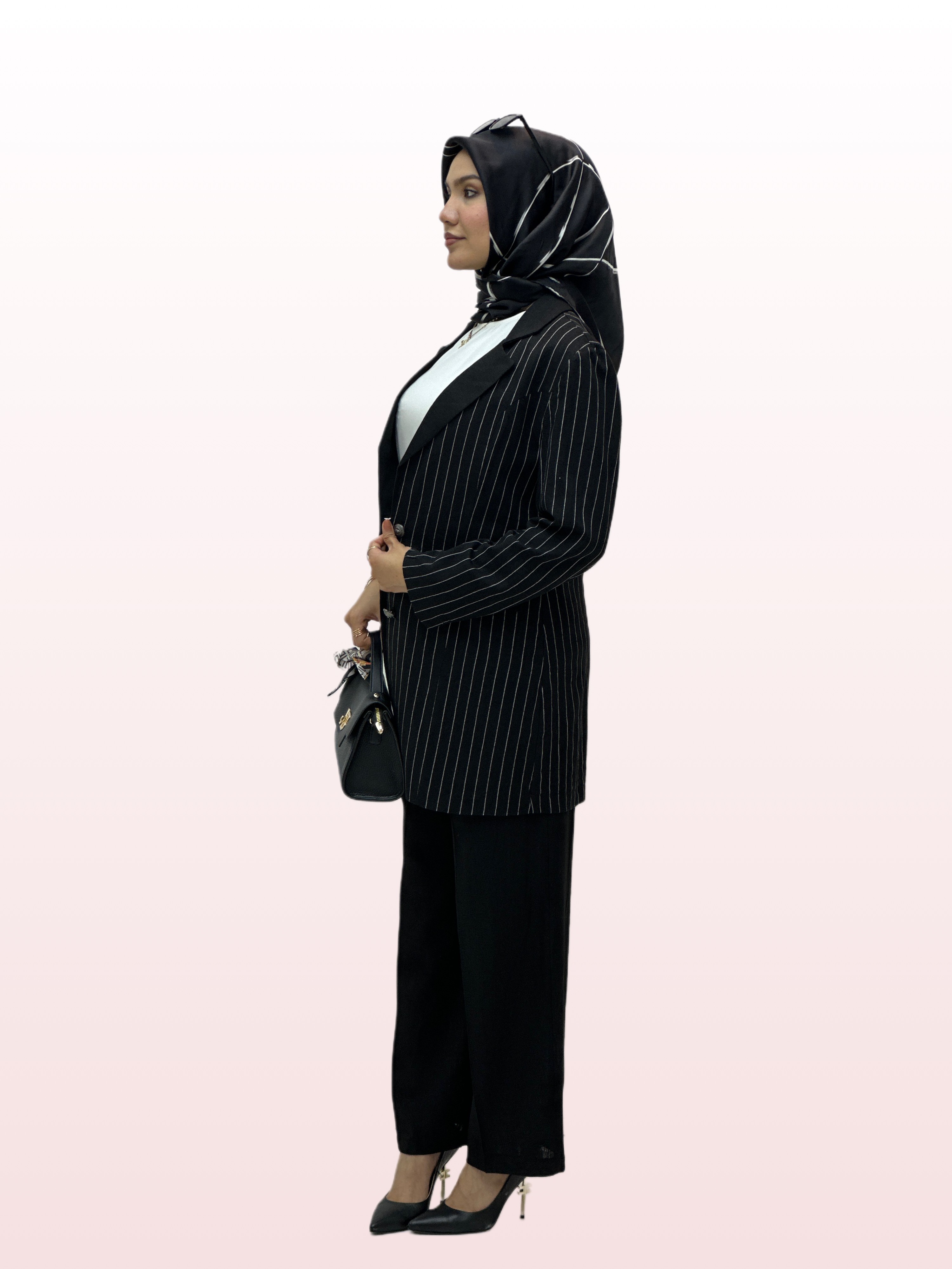 Çizgili Ceketli Takım 2048