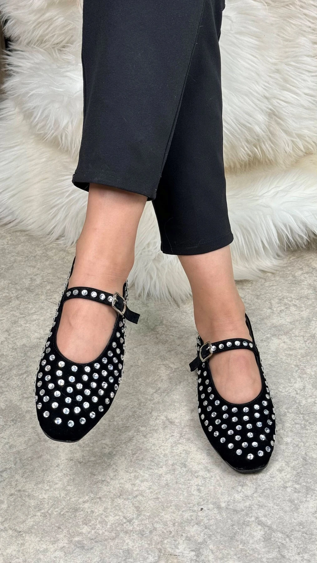 Günlük Kadın Babet Ayarlanabilir Tokalı Tek Bant Kısa Topuk Küt Burun Taşlı Ayakkabı 301