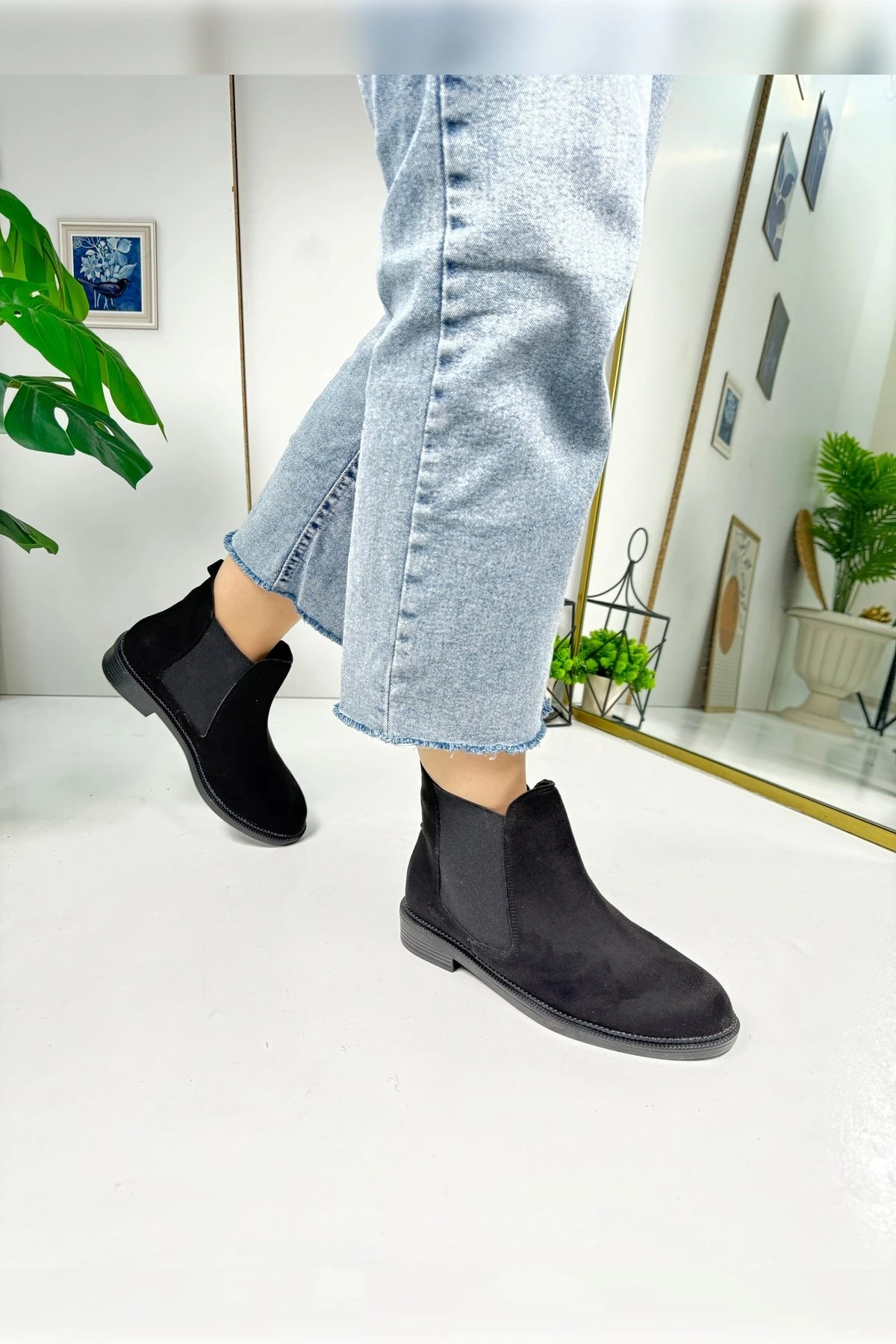 Günlük Kadın Siyah Bot Kalın Oval Burunlu Lastikli Alçak Topuklu Tırtıklı Taban Kısa  Bootie  387