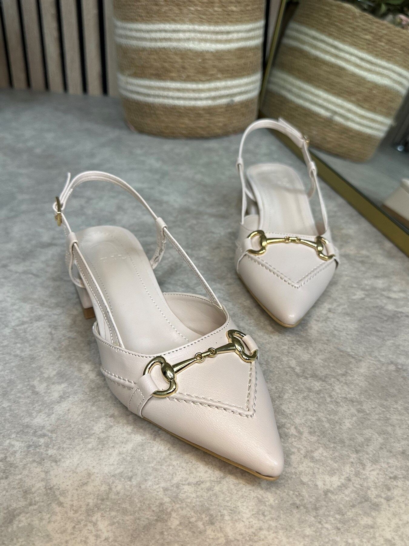 Günlük Kadın Babet Kalın Kısa Topuklu Sivri Burunlu Ayarlanabilir Tokalı Arkası Açık Ayakkabı 456