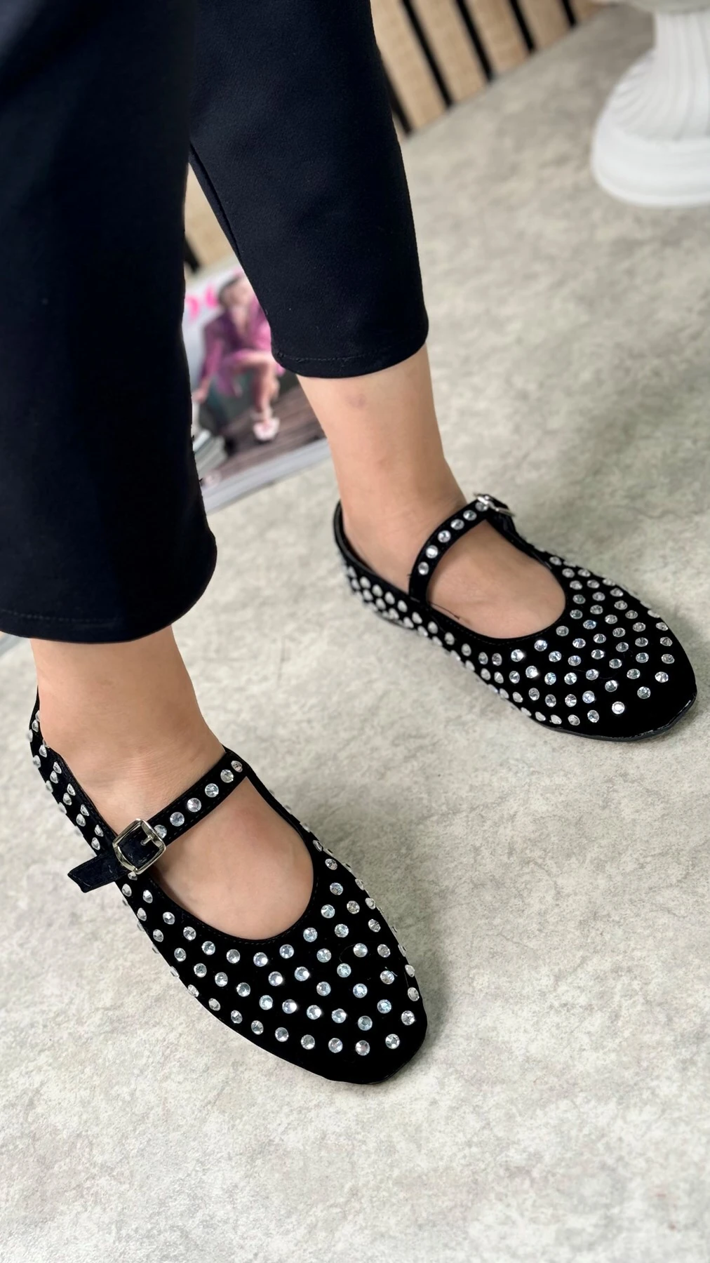 Günlük Kadın Babet Ayarlanabilir Tokalı Tek Bant Kısa Topuk Küt Burun Taşlı Ayakkabı 301