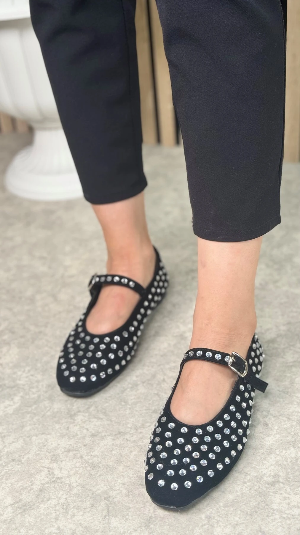 Günlük Kadın Babet Ayarlanabilir Tokalı Tek Bant Kısa Topuk Küt Burun Taşlı Ayakkabı 301