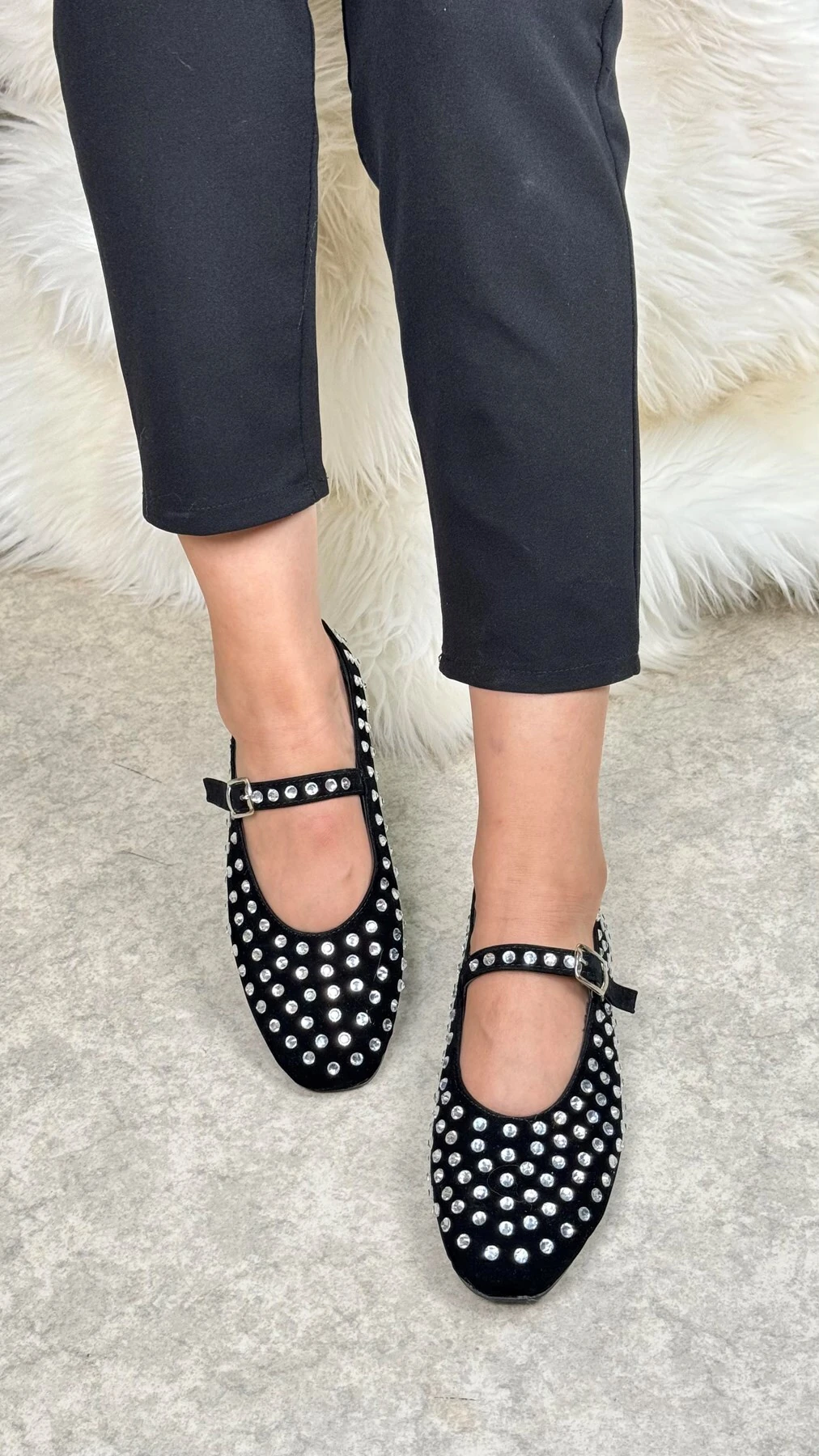 Günlük Kadın Babet Ayarlanabilir Tokalı Tek Bant Kısa Topuk Küt Burun Taşlı Ayakkabı 301