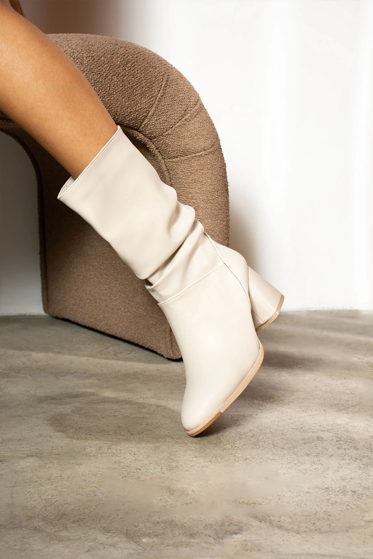 Günlük Kadın Dizaltı Çizme Körüklü Kalın Yüksek Topuklu Fermuarsız Tay Tüylü Astar Bot Bootie 2430