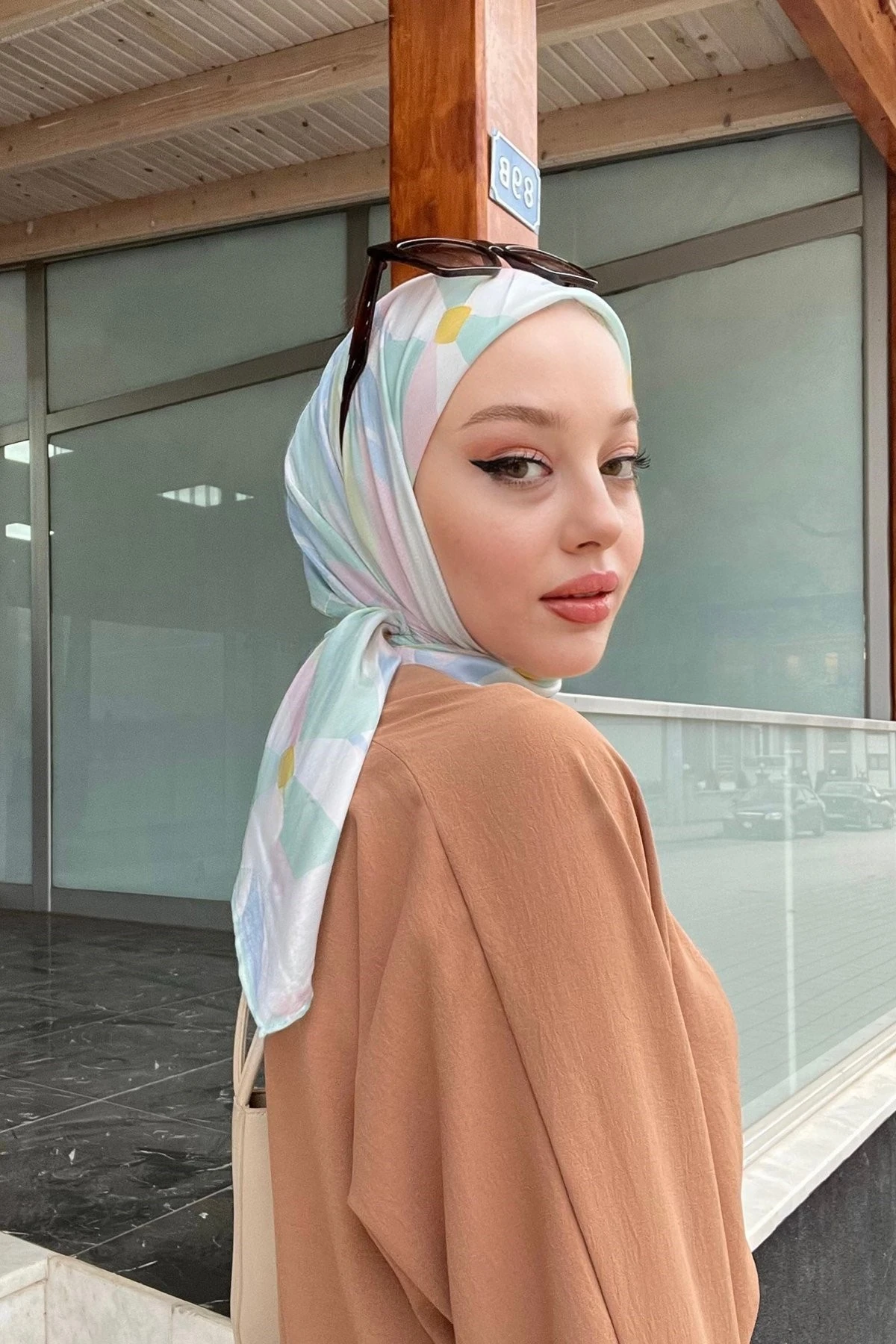 Hanife Selam Sizler İçin Tercihi Daphne