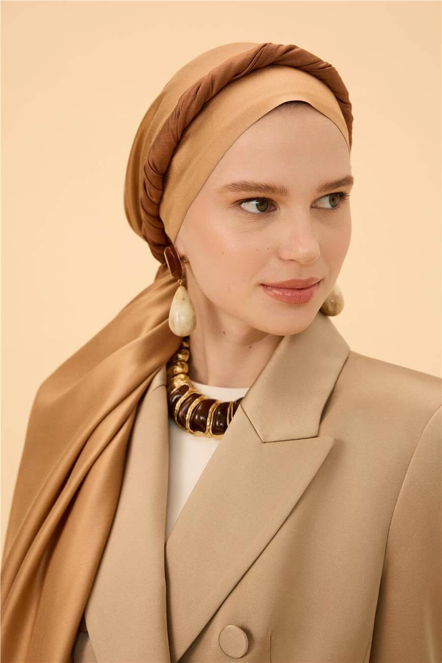 Gold Siyah Düz Çift Taraflı İpek Şal Modeli