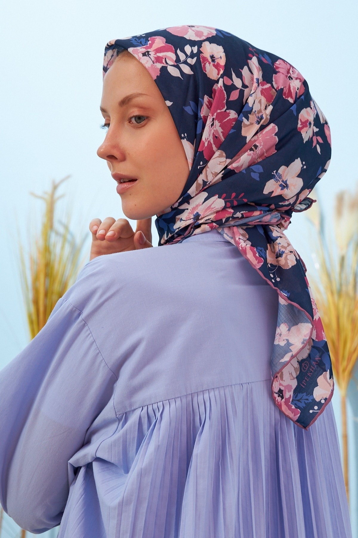 Çiçek Bahçesi Lacivert Pamuk Viskon Eşarp