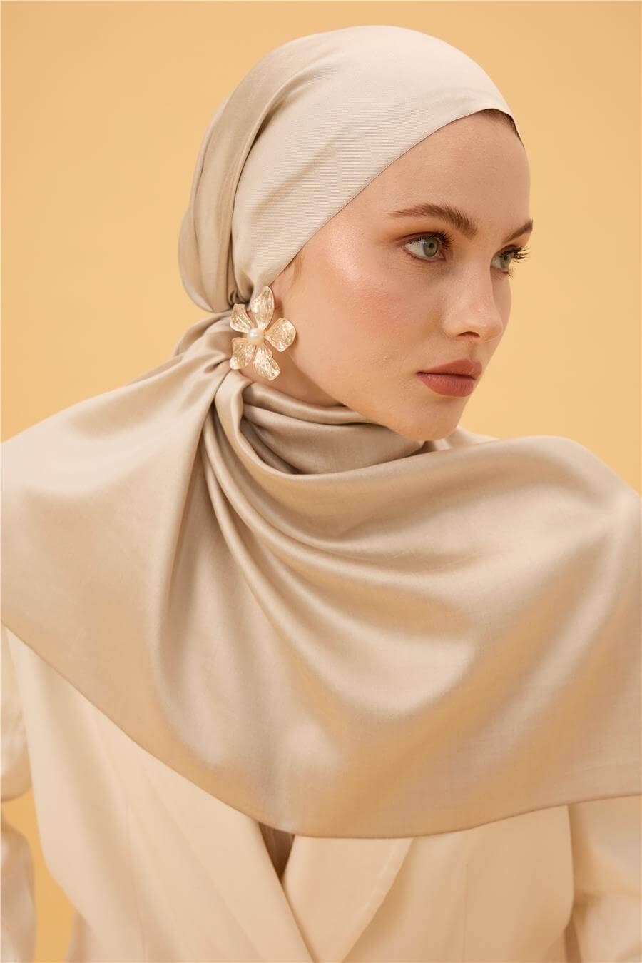 Krem Vizon Düz Çift Taraflı İpek Şal Modeli
