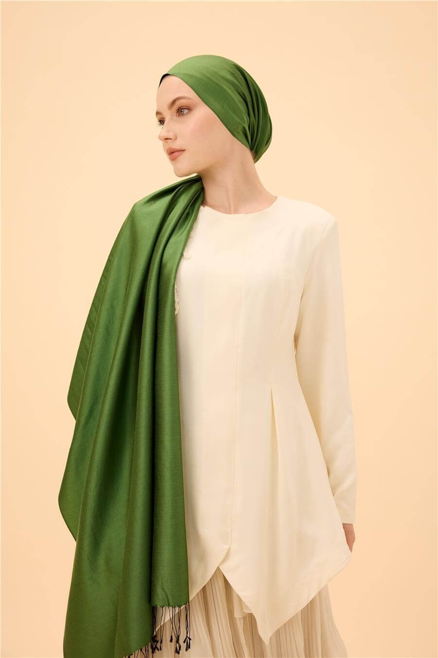 Çam Yeşili Siyah Düz Çift Taraflı İpek Şal Modeli