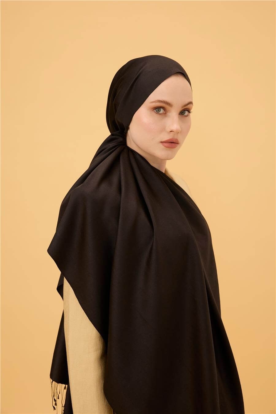 Siyah Düz Çift Taraflı İpek Şal Modeli
